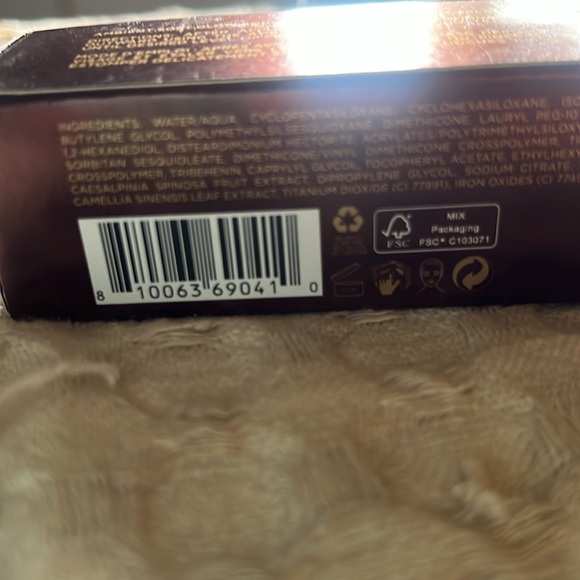 Hourglass Ambient Soft Glow Foundation- 13.5 - Picture 6 of 6